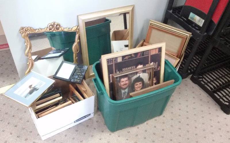 lot 88 image: Lot - Misc Picture Frames and Mirrors