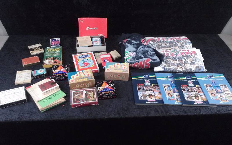 lot 91 image: Lot - Misc MN TWINS Memorabalia, Playing Cards, etc