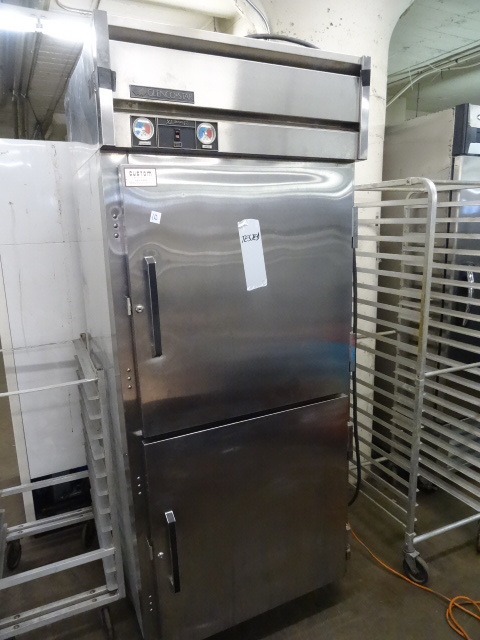 lot 10 image: Glenco Star XL Series E Fridge and Freezer.