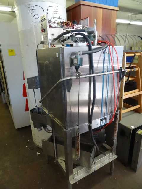 lot 20 image: Commercial Low Temp Dishwasher.