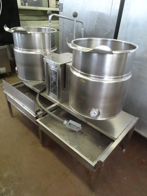 lot 71 image: Cleveland Double Steamer Kettle