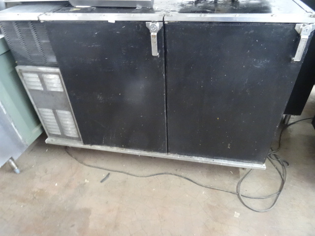 lot 88 image: Glass Tender Back Bar Cooler, 2 Door.
