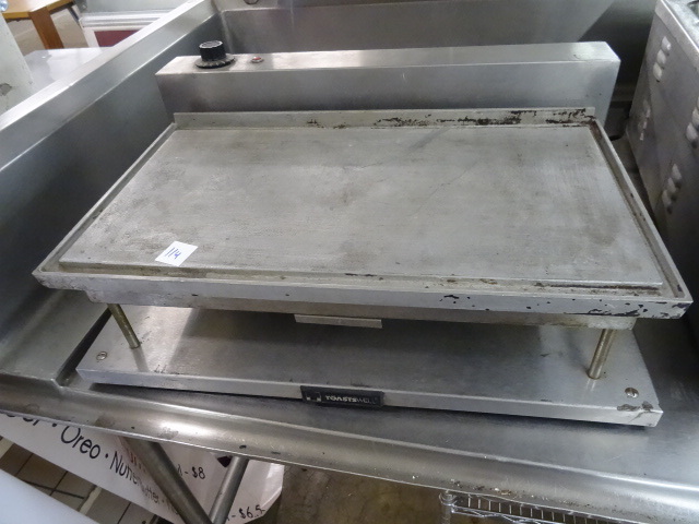 lot 114 image: Toasts Well Electric Griddle