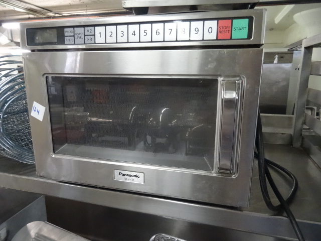 lot 124 image: Panasonic NE-12521 Microwave