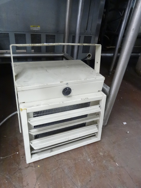 lot 133 image: Model UH524TAB Electric Heater.