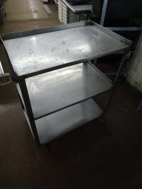 lot 135 image: 3 Tier Bus Cart