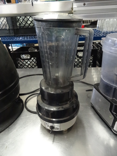 lot 152 image: Hamilton Beach 901 Blender