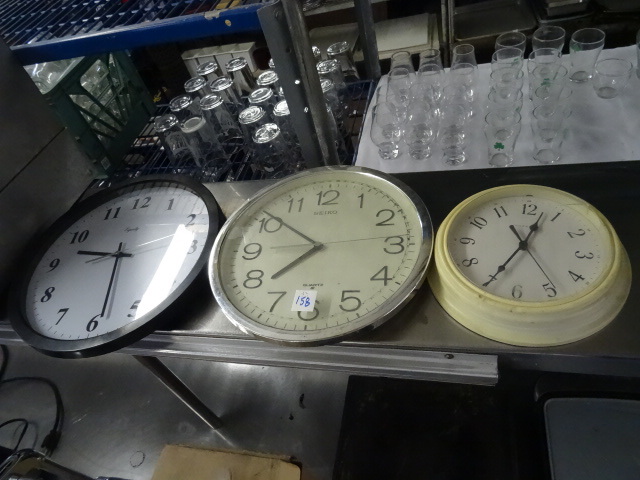 lot 158 image: 3 Battery Operated Clocks