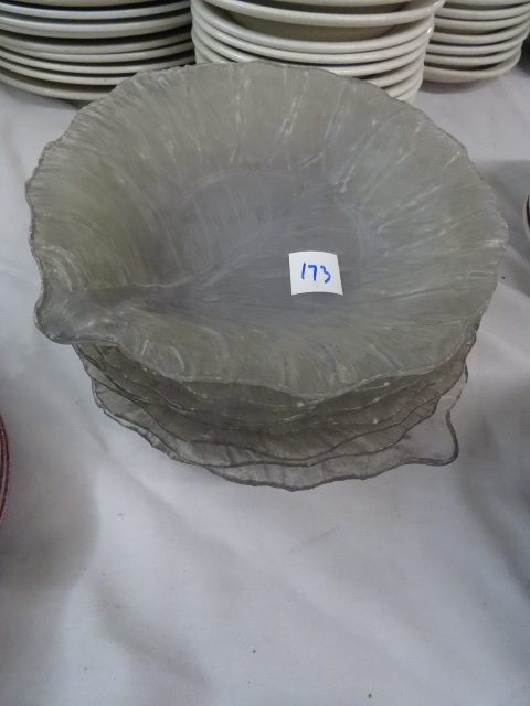 lot 173 image: 7 Plastic Salad Plates