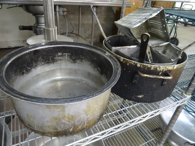 lot 249 image: 3 Aluminum Pots