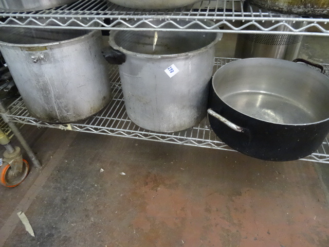 lot 250 image: 3 Aluminum Pots