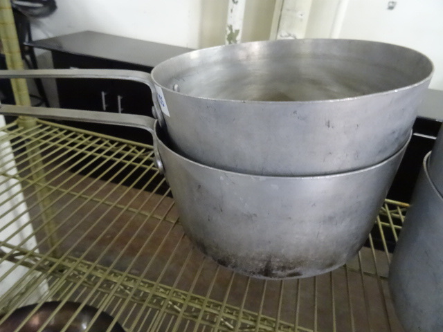 lot 255 image: 2 Aluminum Pots 12