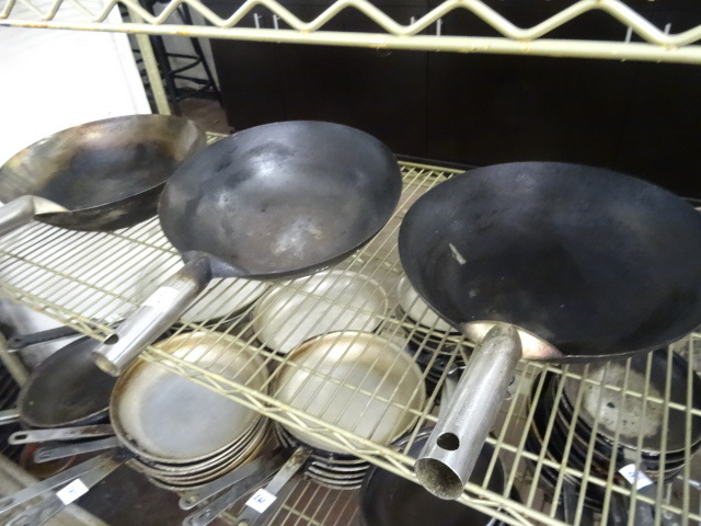 lot 257 image: 3 Wok Pans