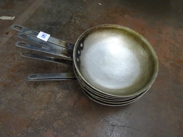 lot 262 image: 11 Sautee Pans