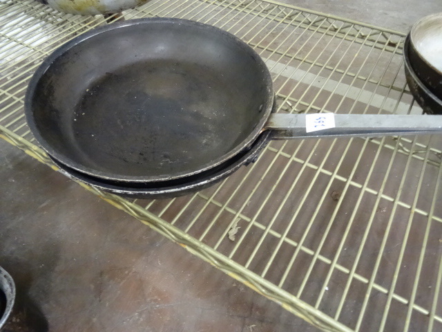 lot 263 image: 12 Sautee Pans