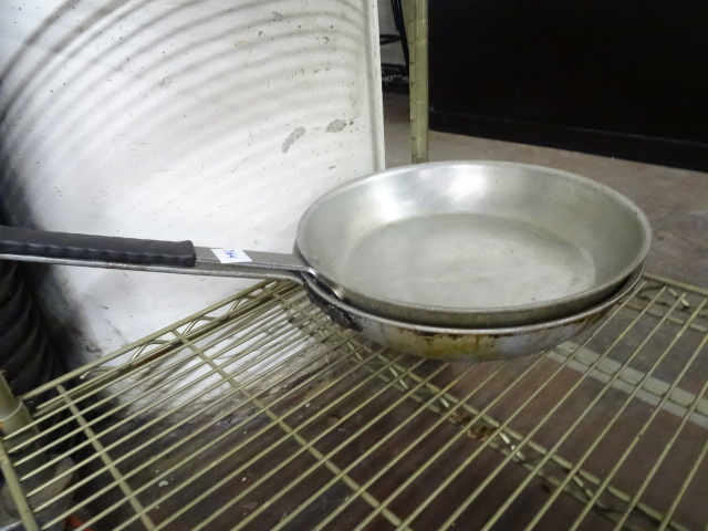 lot 264 image: 15 Sautee Pans