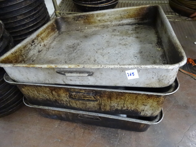lot 265 image: 22 X 20 Aluminum Roasting Pans. Qty 3