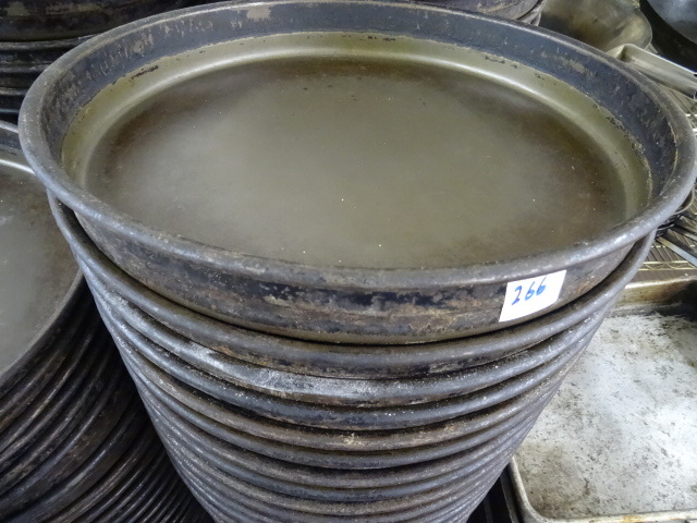 lot 266 image: 15 Deep Dish Pizza Pans Qty 37