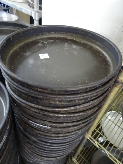 lot 267 image: 15 Deep Dish Pizza Pans Qty 40