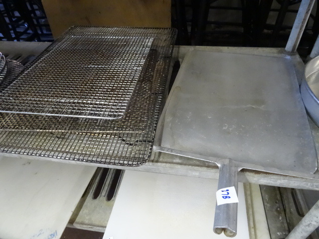 lot 278 image: Misc Cooling Racks