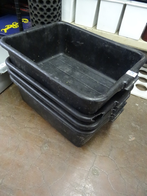 lot 283 image: 4 Bus Tubs