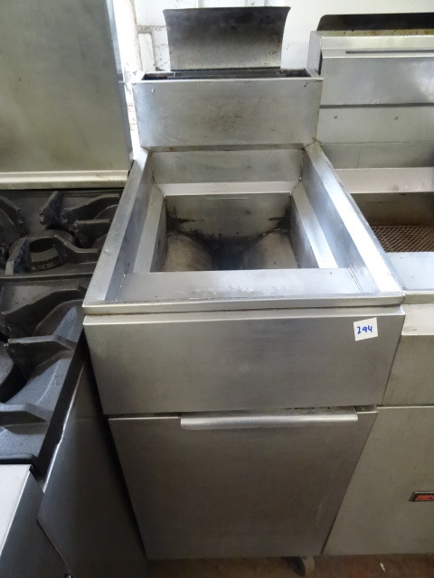 lot 294 image: Fry Master Natural gas Deep Fryer