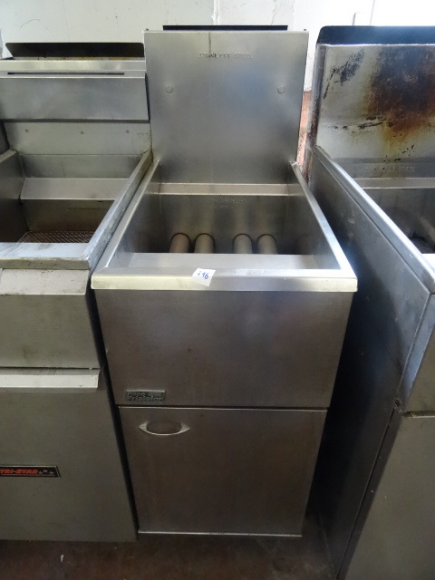 lot 296 image: Pitco Frialator Natural Gas Deep Fryer