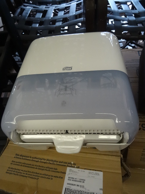 lot 300 image: Tork Automatic Roll Towel Dispenser