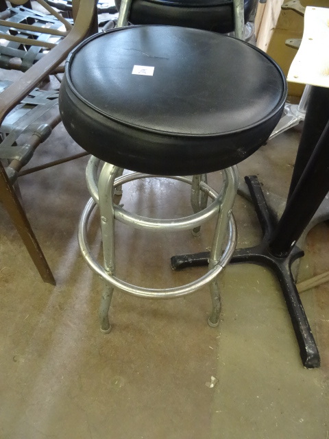 lot 314 image: 18 Metal Framed Stools