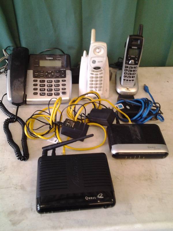 lot 3 image: Assorted Home Phones & Routers