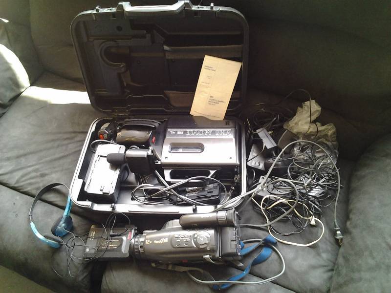 lot 18 image: Lot Of Assorted Movie Cameras & Power Supply Cords