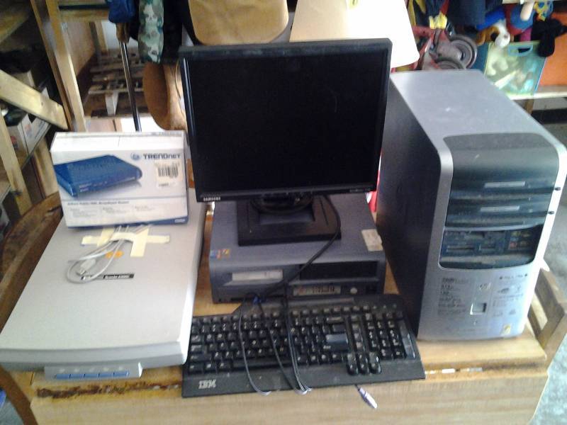lot 17 image: HP Computer Tower, Samsung Monitor, Trendnet Router, Scanner, Mouse, Keyboard