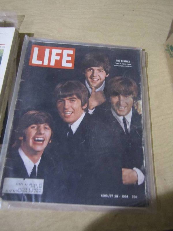 lot 93 image: Lot of vintage Beatles magazines...
