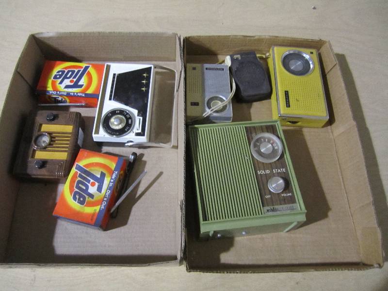 lot 96 image: Lot of collector radios...