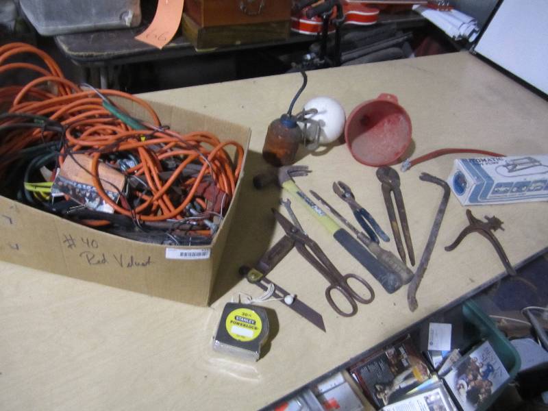 lot 108 image: Lot of garage and tool items...