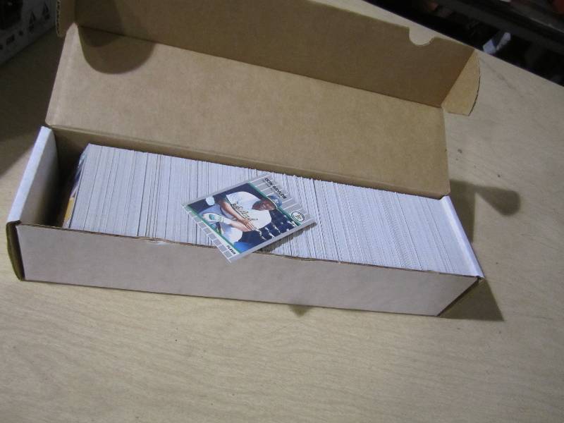lot 124 image: 1989 Fleer baseball cards, appears ...