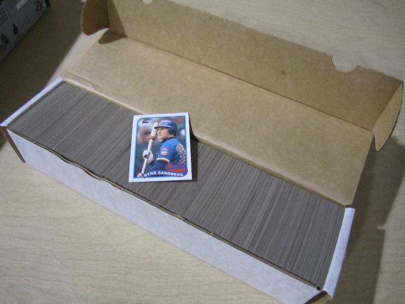 lot 129 image: 1989 Topps baseball cards, appears ...