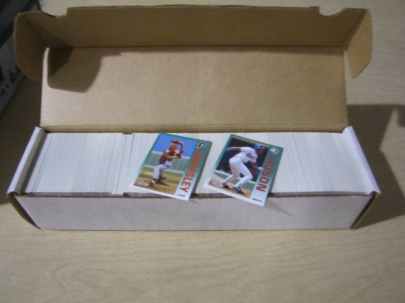 lot 133 image: Box of 92 Fleer baseball cards...