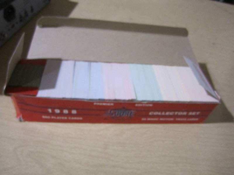 lot 134 image: 1988 Score baseball card set in uns...