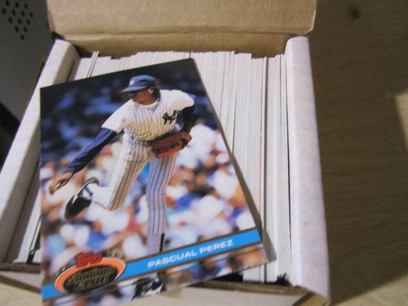 lot 143 image: Box of Topps Stadium Club baseball ...