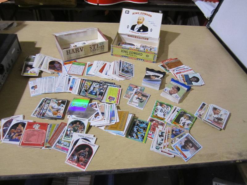 lot 155 image: Lot of sports cards and flip books ...