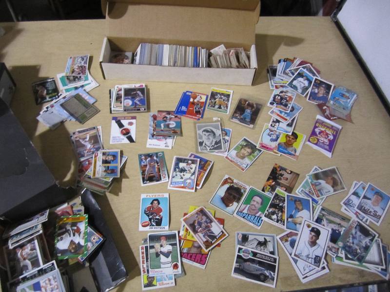 lot 156 image: Lot of assorted sports and collecto...