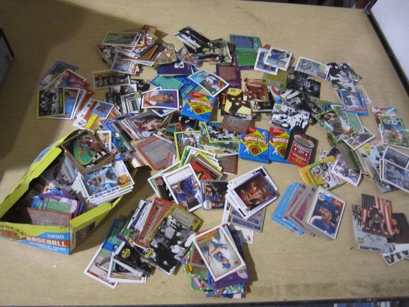 lot 167 image: Lot of assorted sports cards and pa...