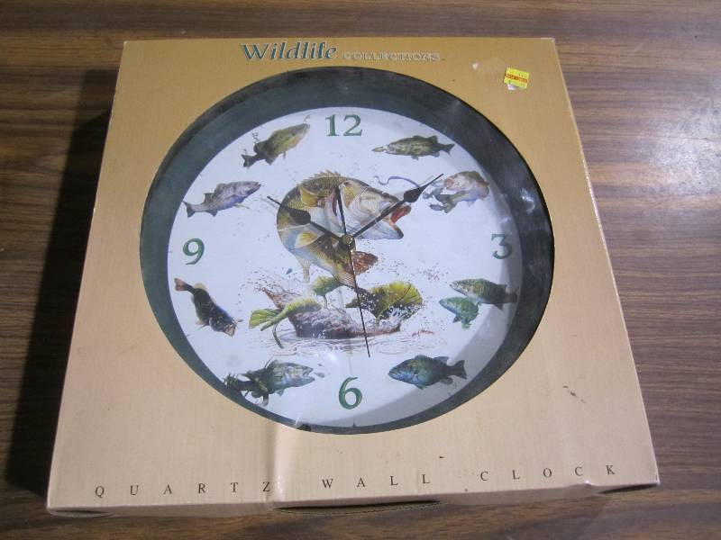 lot 196 image: Unopened wildlife fish clock...