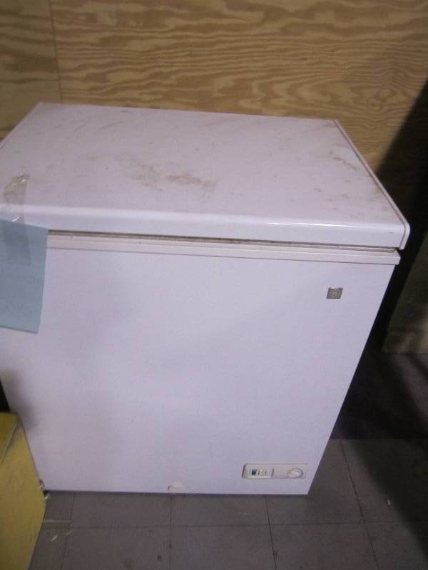 lot 245 image: GE Chest freezer...