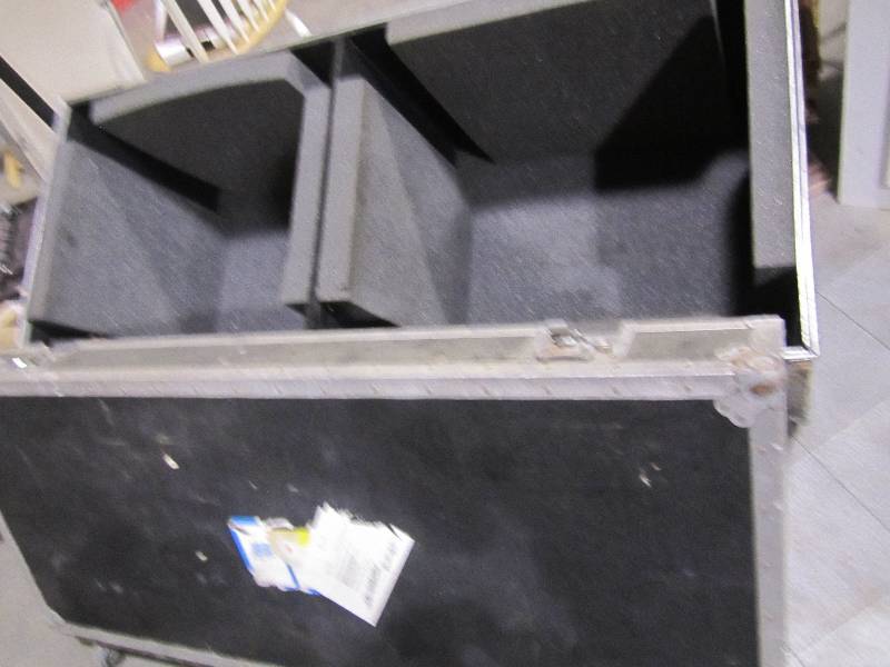 lot 260 image: Anvil equipment case on wheels, pad...