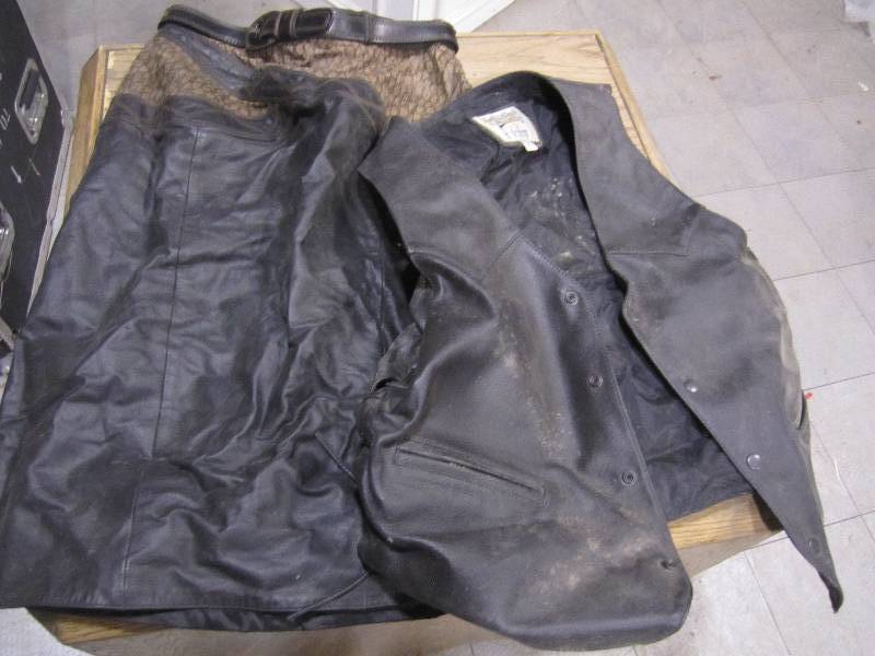 lot 281 image: Leather skirt size 14 and Wilsons L...