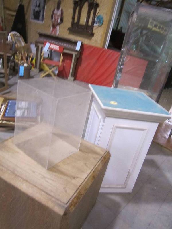 lot 283 image: Lot of retail display fixtures...
