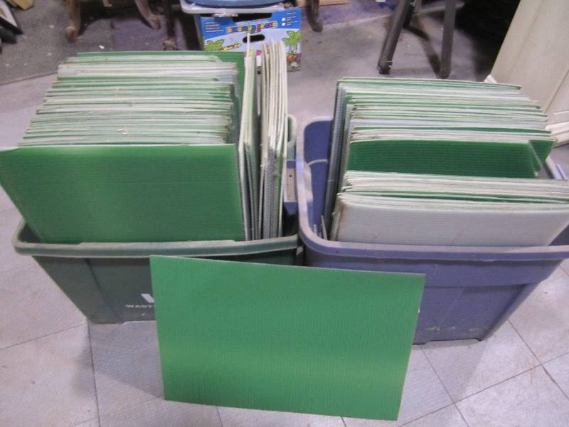 lot 289 image: Lot of corrugated plastic board for...