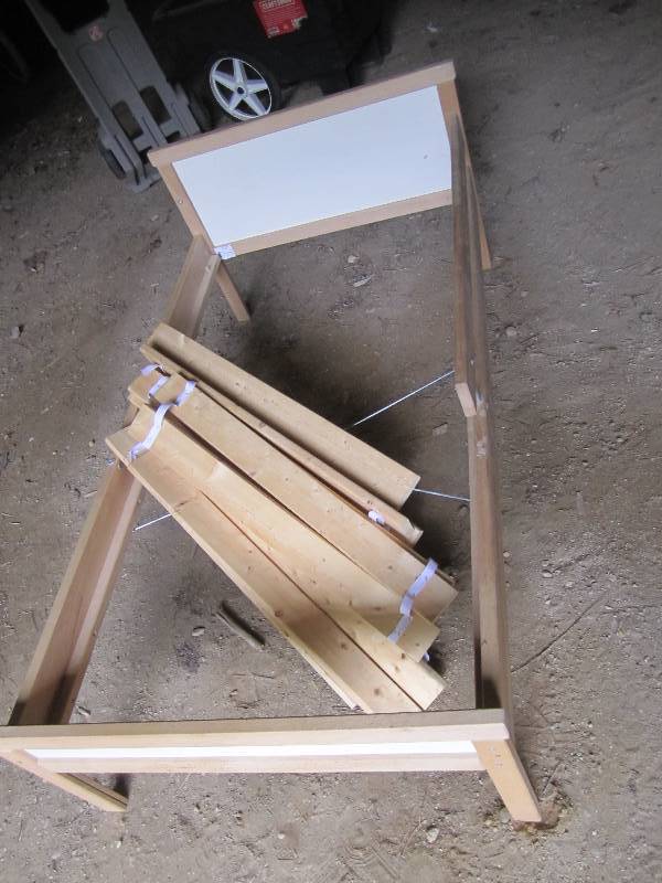 lot 292 image: Small bed frame...